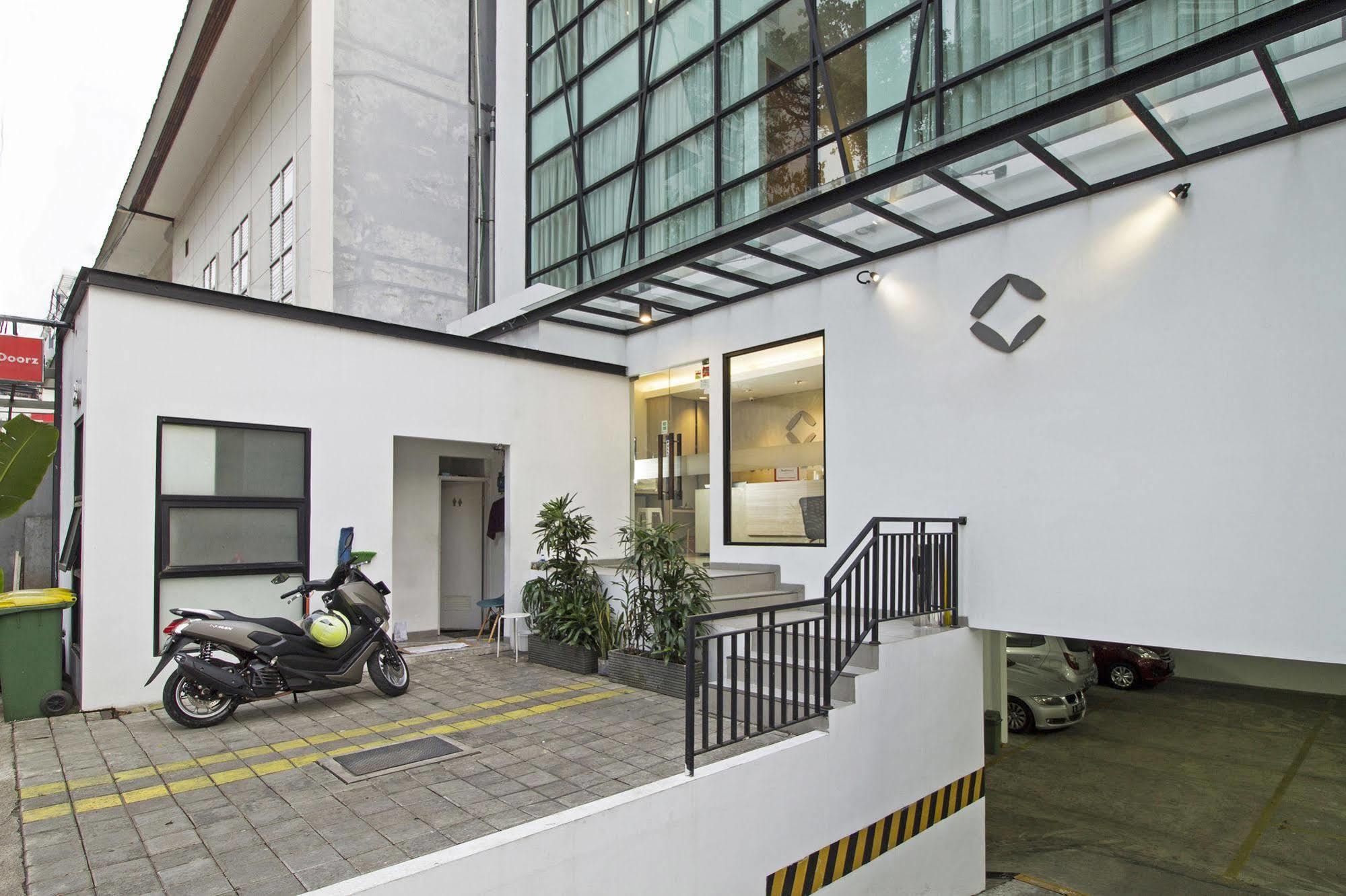 Reddoorz Plus @ Setiabudi Eight Yakarta Exterior foto