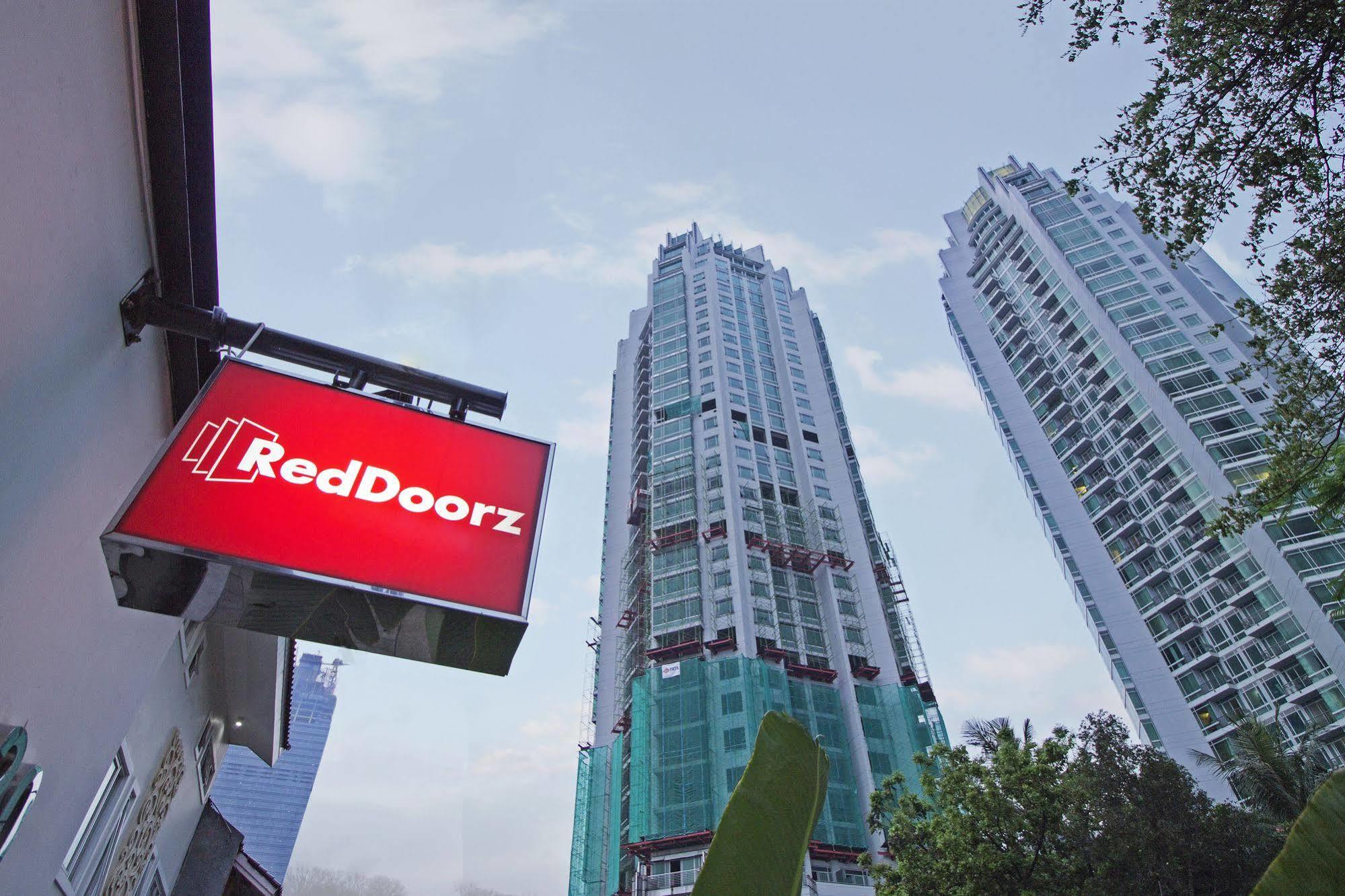 Reddoorz Plus @ Setiabudi Eight Yakarta Exterior foto