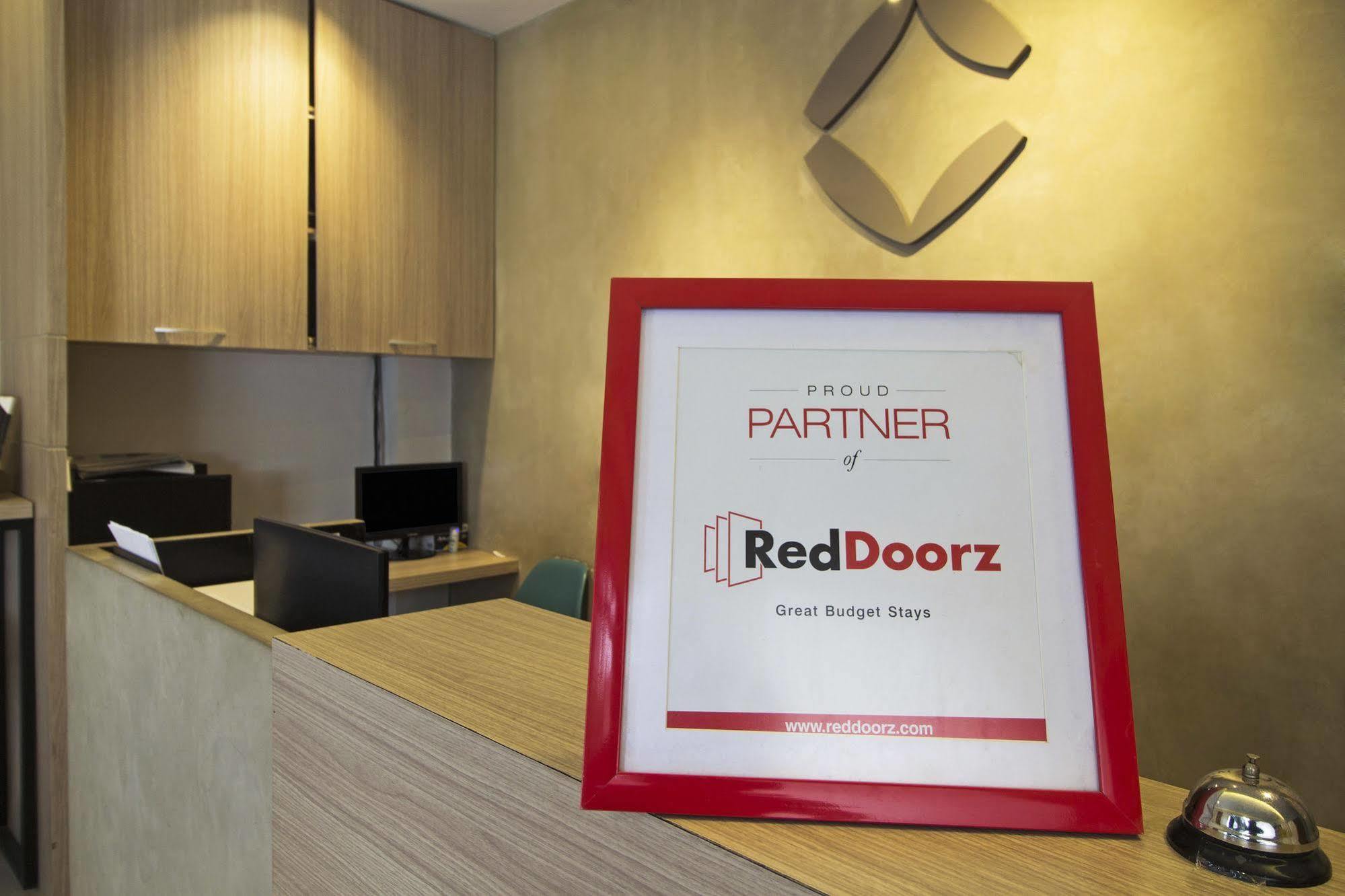 Reddoorz Plus @ Setiabudi Eight Yakarta Exterior foto