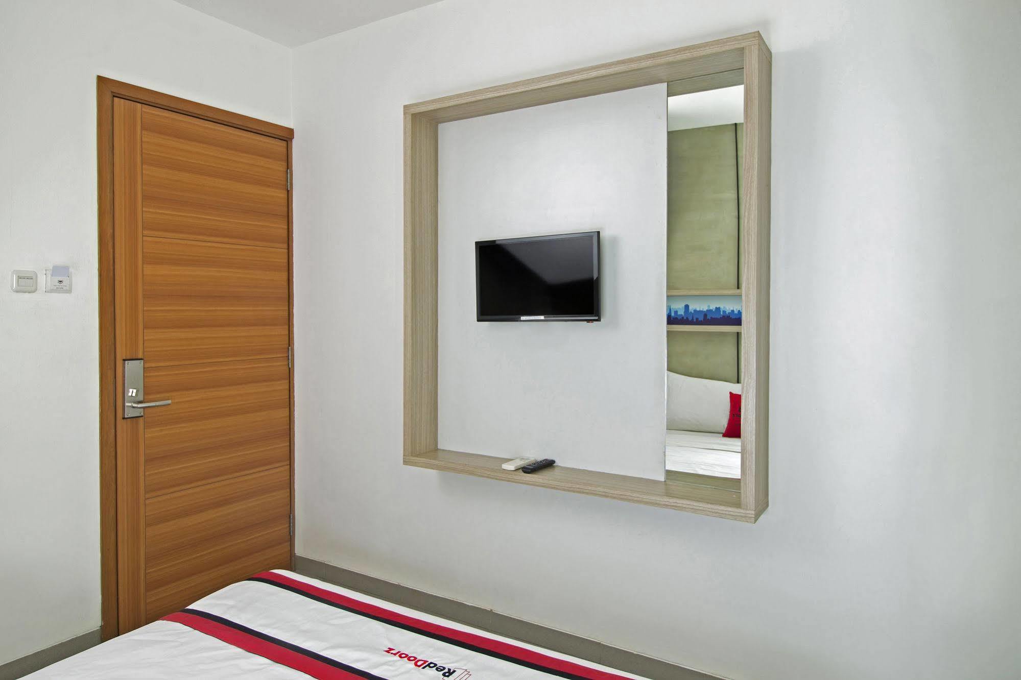 Reddoorz Plus @ Setiabudi Eight Yakarta Exterior foto