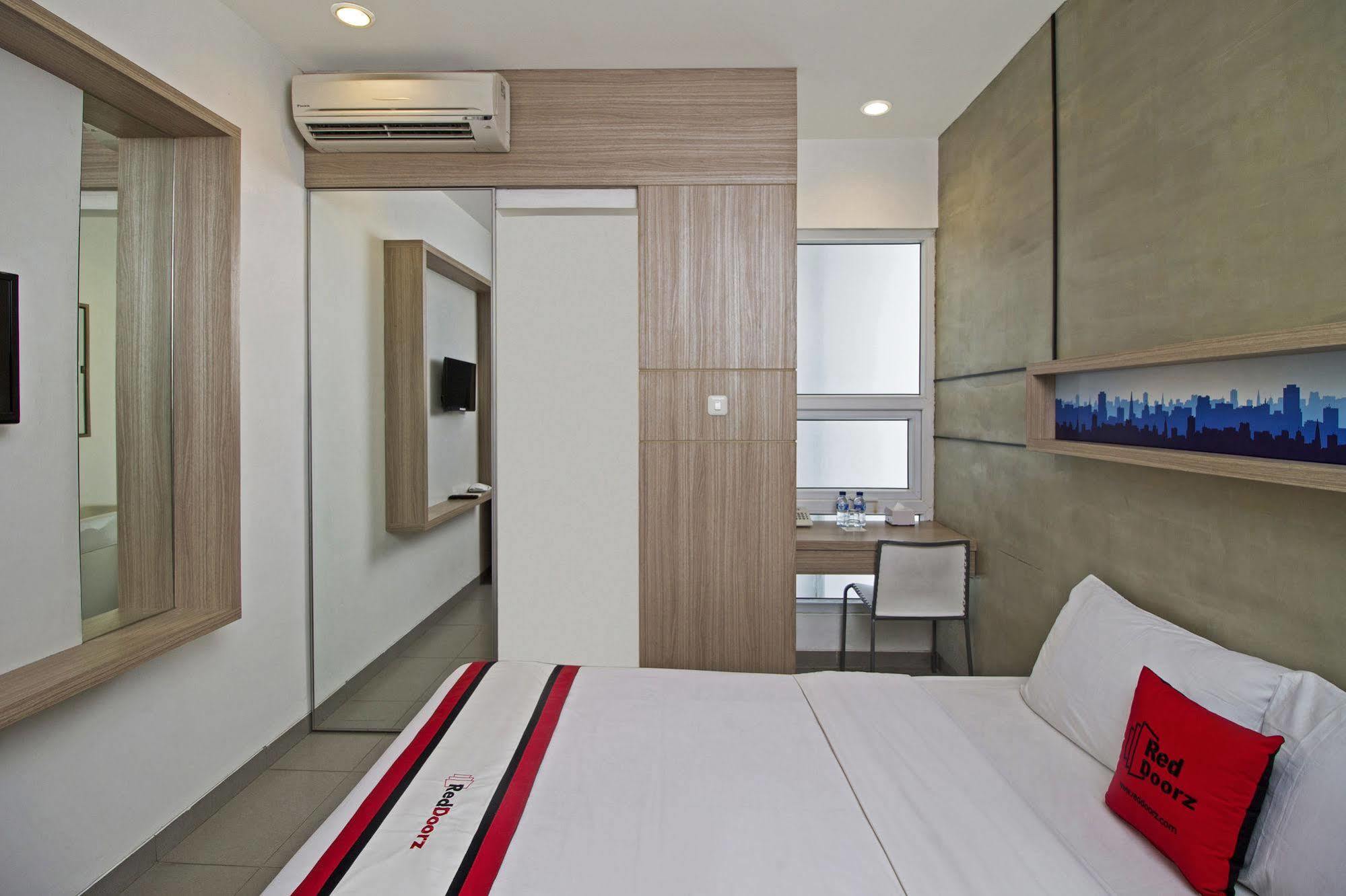 Reddoorz Plus @ Setiabudi Eight Yakarta Exterior foto