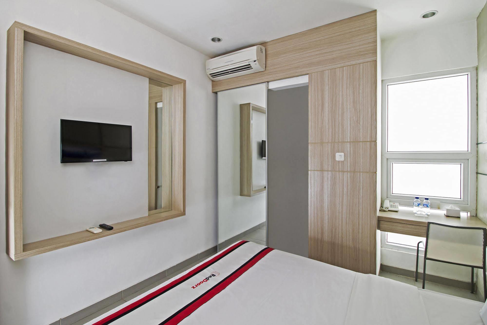 Reddoorz Plus @ Setiabudi Eight Yakarta Exterior foto