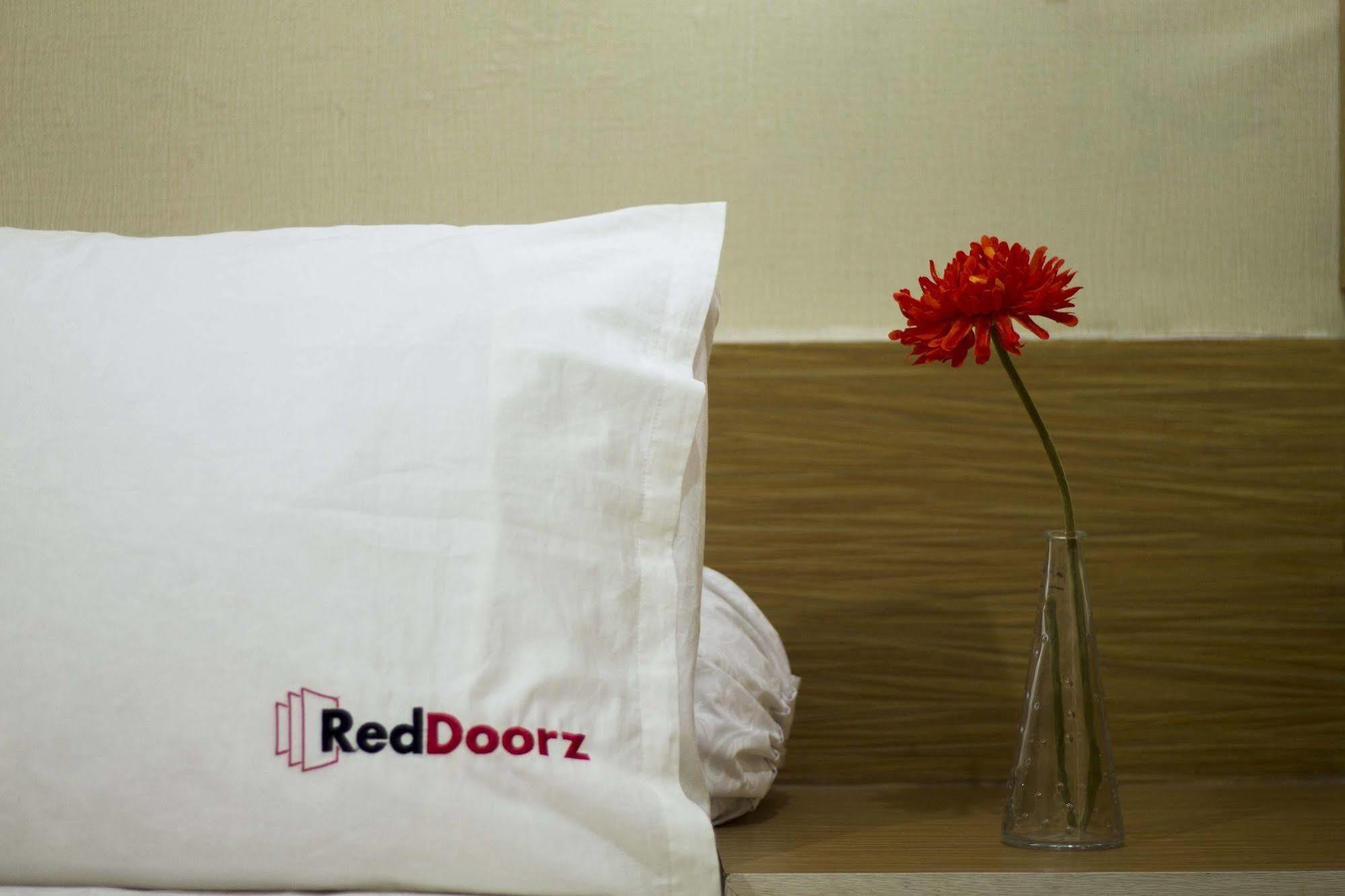 Reddoorz Plus @ Setiabudi Eight Yakarta Exterior foto